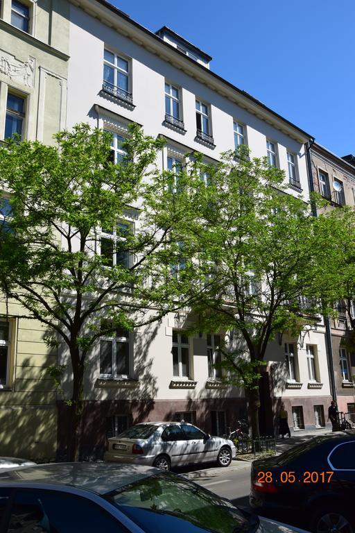 Yellow Peaked Shoe Apartment Krakau Exterior foto